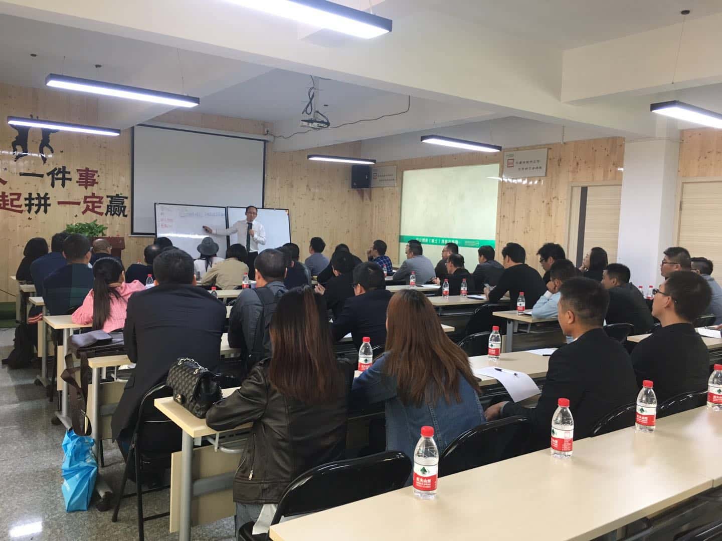 薩震節(jié)能空壓機招商培訓(xùn)